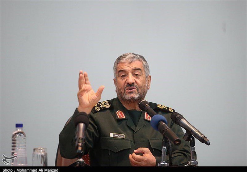 تسلیحات دفاعی ‌ایران روزبه‌روز در حال رشد و پیشرفت است/از مسئولان انتظار داریم در زمینه‌های سیاسی، اقتصادی و فرهنگی ‌کار کنند‌