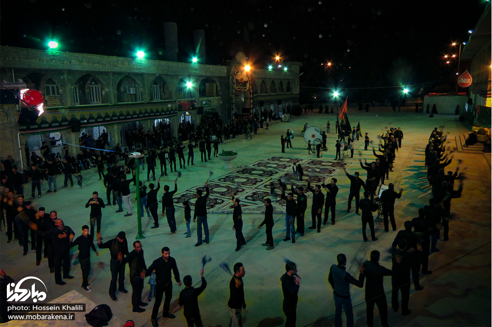 مراسم عزاداری شب نهم محرم در امامزاده عزالدین محمد(ع) مبارکه/ تصاویر