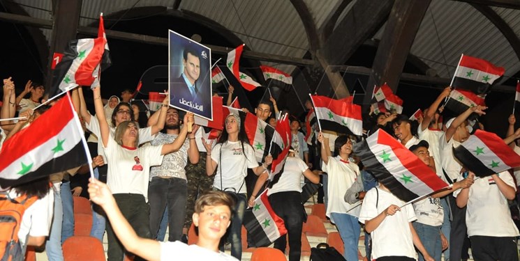 ادامه جشن و پایکوبی مردم شهرهای مختلف سوریه به مناسبت پیروزی اسد
