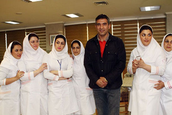 عکس دختران پرستار در کنار عابدزاده