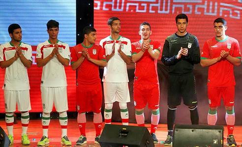توهین به پرچم مقدس ایران در لباس جدید تیم ملی فوتبال/عکس