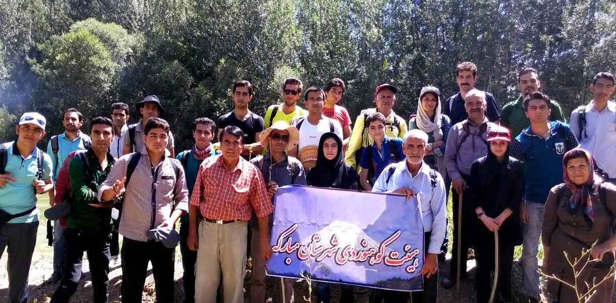 راهپیمایی کوهنوردان مبارکه در حاشیه ی زاینده رود شهرستان سامان