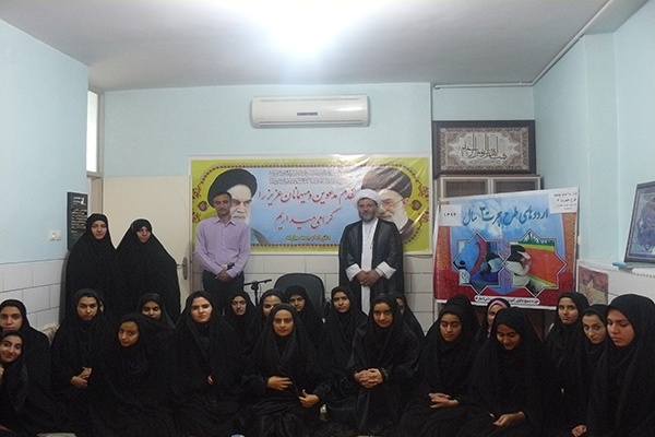دیدار خواهران بسیجی شرکت کننده در طرح هجرت3 از امام جمعه شهر مبارکه