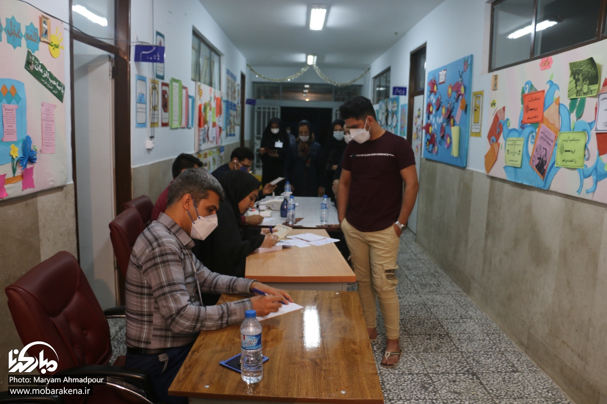 تصاویر|تداوم شور انتخاباتی مردم مبارکه در شبانگاه انتخابات 1400