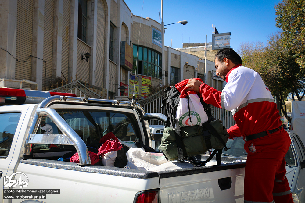 اعزام چهار دستگاه ماشین امدادی و 30 امدادگر مبارکه‌ای به مناطق زلزله‌زده غرب کشور+ تصاویر