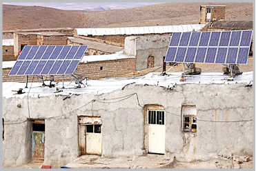 پنل‌های خورشیدی بر فراز بام‌های مبارکه