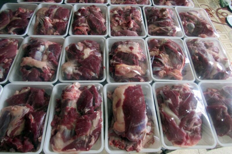 توزیع ۳۸۴ کیلو گرم گوشت نذری بین نیازمندان شهرستان مبارکه