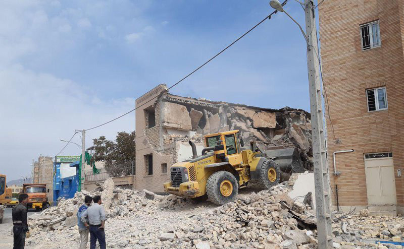 تخریب ساختمان سه‌طبقه در طرح راست‌گرد بلوار شهید نیکبخت