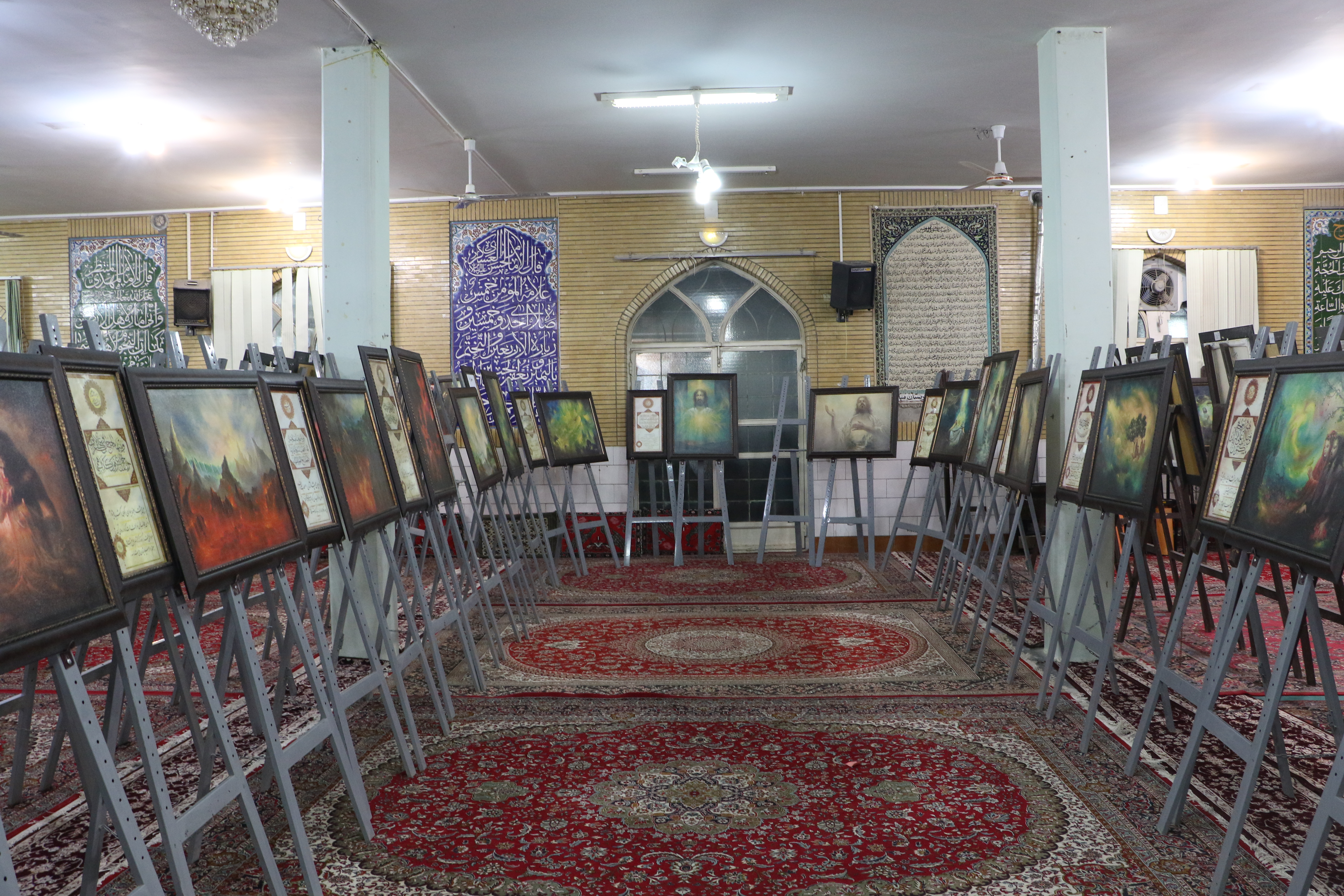 تصویری / برگزاری نمایشگاه قرآنی منازل پیش رو در مجتمع فرهنگی الزهرا (س) مبارکه