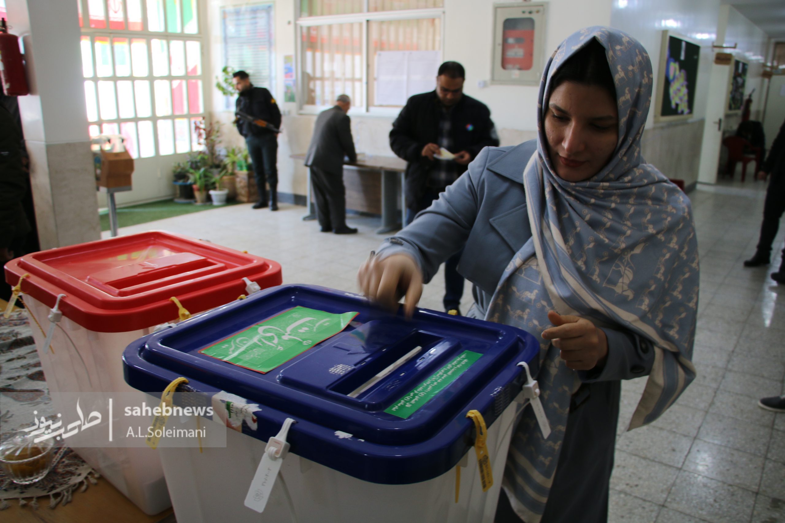 تصاویر | حضور پرنشاط مردم شهرستان مبارکه در ساعات اولیه رای دهی