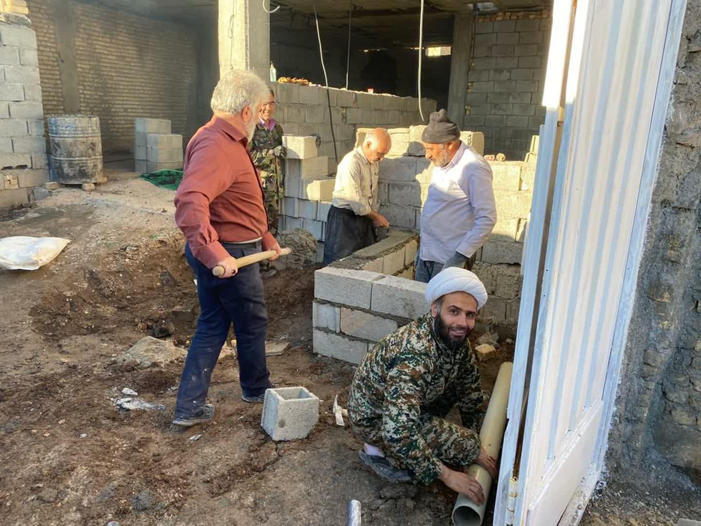تصاویر|ساخت خانه توسط جهادگران بسیجی مبارکه